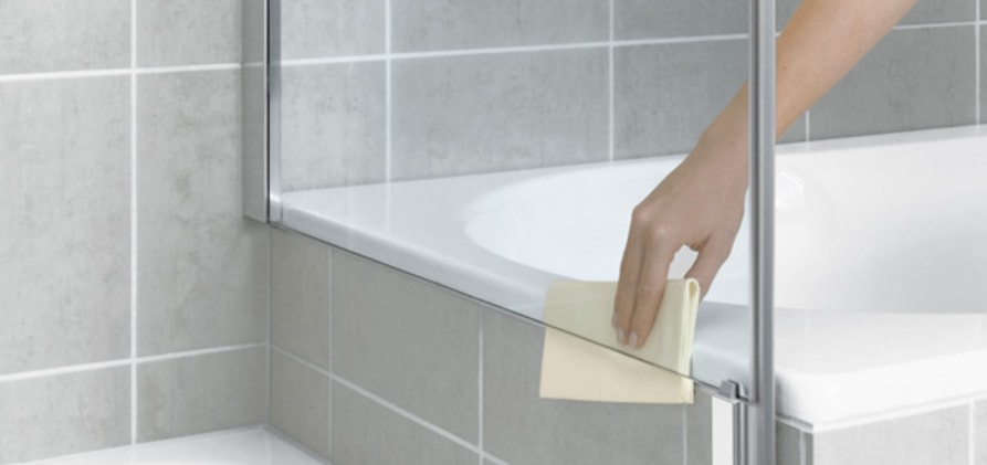 Seitenwand verkürzt neben Badewanne