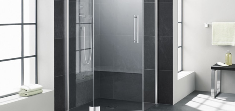 F&uuml;nfeck-Duschkabine (Pendelt&uuml;r mit Festfeldern) f&uuml;r ungleichschenklige Wannen