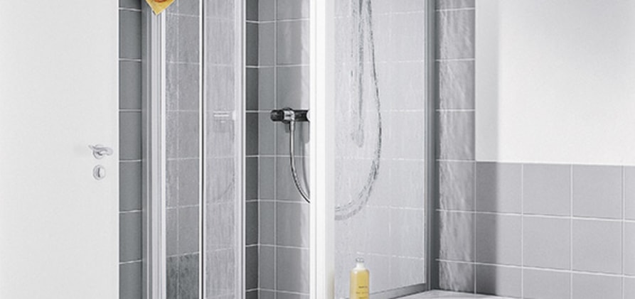 Seitenwand verk&uuml;rzt auf Badewanne