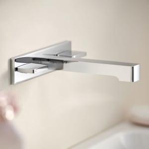 Geberit ONE Waschtischarmatur eckiges Design, Wandmontage, Zweigriffmischer