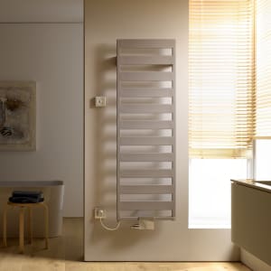 Kermi Casteo-E Badheizkörper 60 x 3 x 153,3 cm inkl. Elektro-Set WRX rechts mit Korrosionsschutzbeschichtung