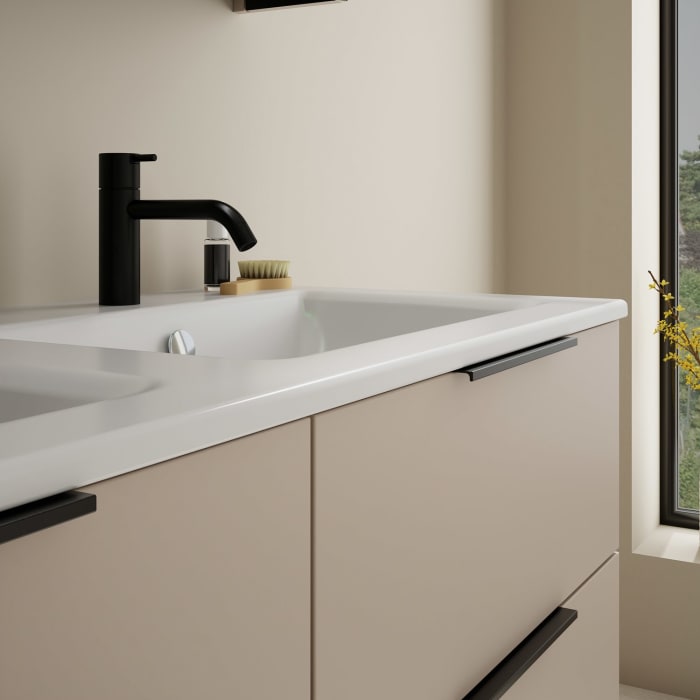 burgbad Eqio Badmöbel-Set 122 cm mit Keramik-Doppelwaschtisch Slim und Unterschrank mit Griff G0200, mit Spiegelschrank
