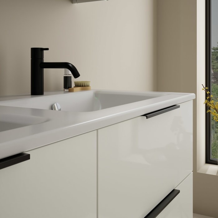 burgbad Eqio Badmöbel-Set 122 cm mit Keramik-Doppelwaschtisch Slim und Unterschrank mit Griff G0200, mit Spiegelschrank