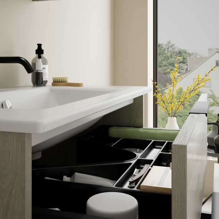 burgbad Eqio Badmöbel-Set 82 cm mit Keramik-Waschtisch Slim und Unterschrank mit Griff G0200, mit Spiegelschrank