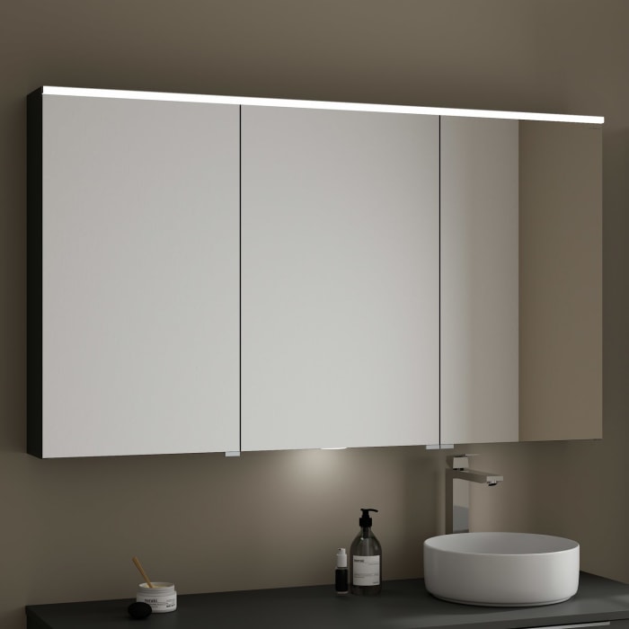 burgbad Eqio Spiegelschrank mit LED-Aufsatzleuchte und LED-Waschtischbeleuchtung 140 cm Rechts