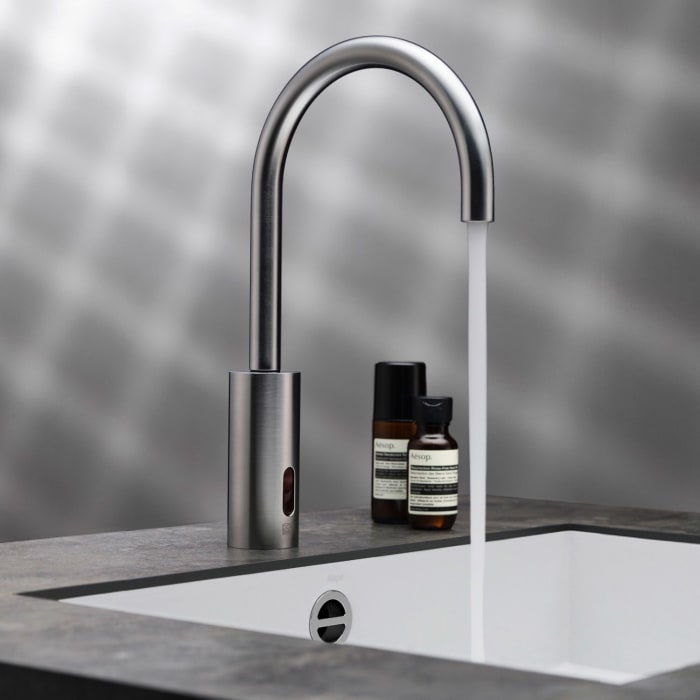 Dornbracht Meta Waschtischarmatur mit Infrarot-Sensorik, Batterie- und Netzbetrieb