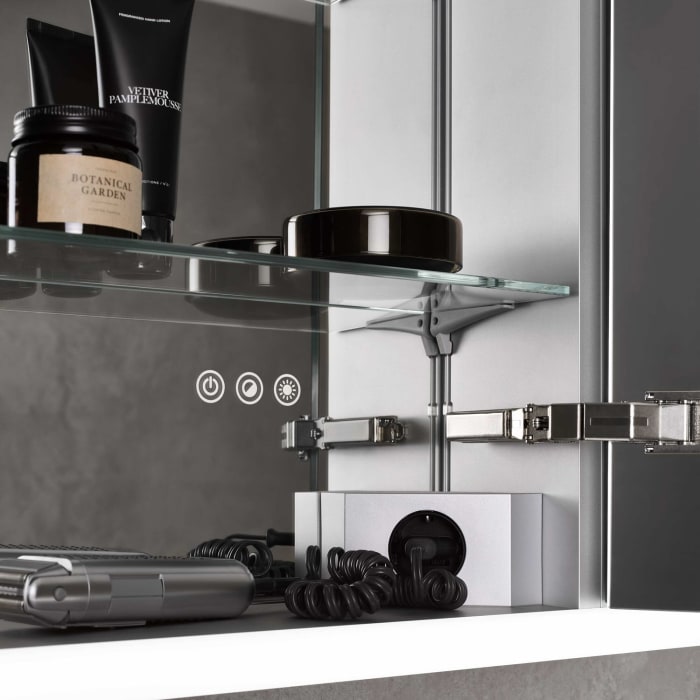 Emco prime Facelift LED-Lichtspiegelschrank 140 cm, 3 Türen, Aufputzmodell