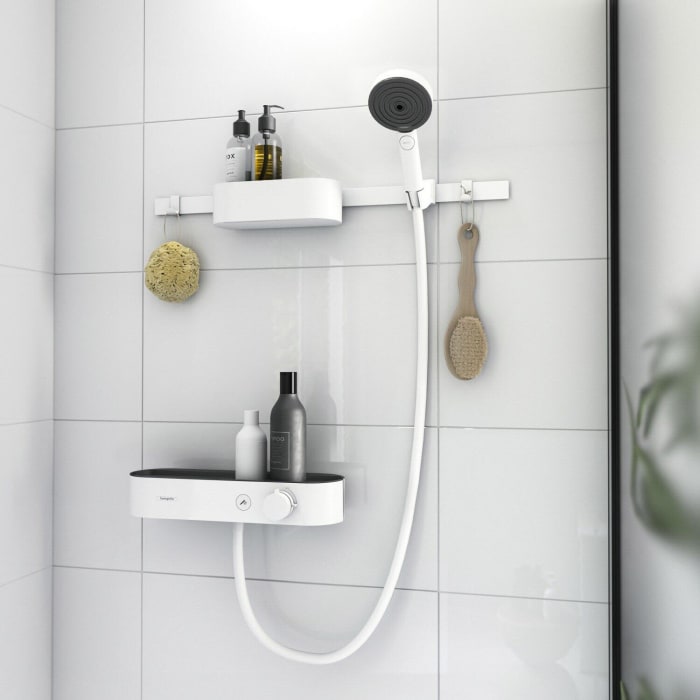 hansgrohe WallStoris Bundle Duschkopf 105, wassersparend, Thermostat, Duschstange 70 cm und Accessoireset