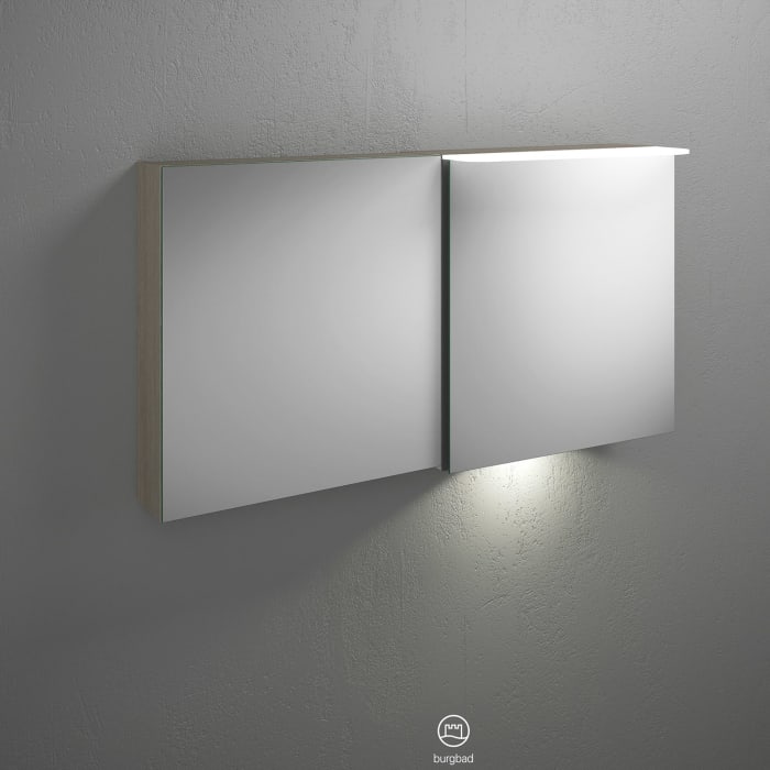 burgbad Badu Spiegelschrank mit LED-Aufsatzleuchte 120 cm, 2 Spiegeltüren inkl. LED-Waschtischbeleutung, Version rechts