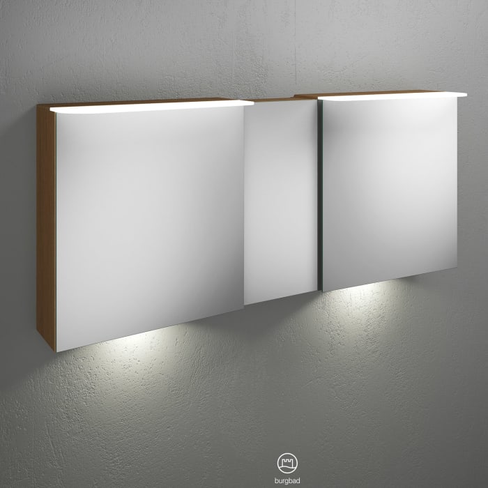 burgbad Badu Spiegelschrank mit LED-Aufsatzleuchte 150 cm, 3 Spiegeltüren inkl. LED-Waschtischbeleuchtung, Version links