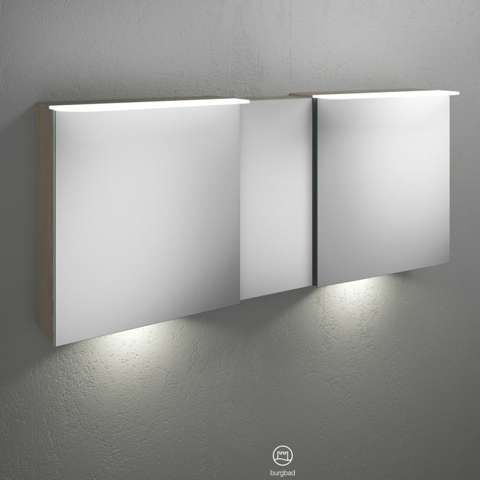 burgbad Badu Spiegelschrank mit LED-Aufsatzleuchte 150 cm, 3 Spiegeltüren inkl. LED-Waschtischbeleuchtung, Version rechts