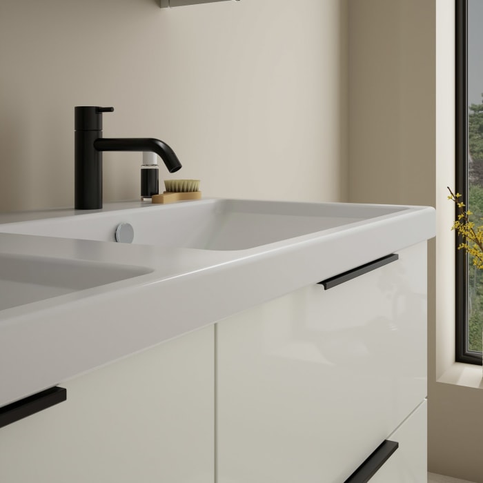 burgbad Eqio Möbelkombination inkl. Keramik-Doppelwaschtisch 123 cm, Doppeltür Spiegelschrank links, mit Griff G0200