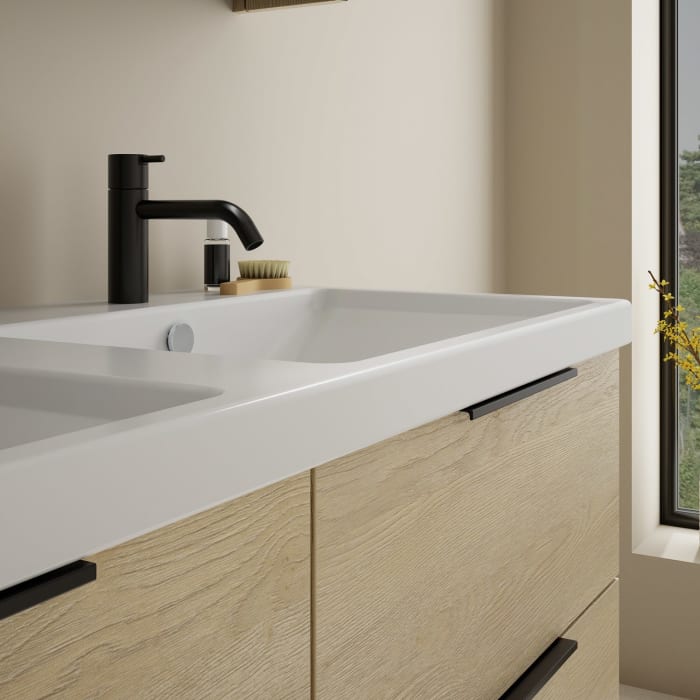 burgbad Eqio Möbelkombination inkl. Keramik-Doppelwaschtisch 123 cm, Doppeltür Spiegelschrank links, mit Griff G0200