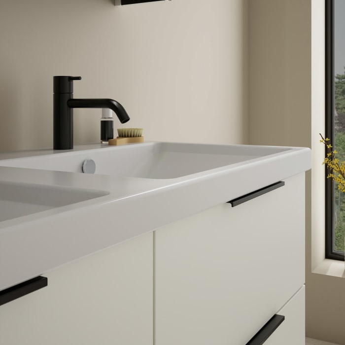 burgbad Eqio Möbelkombination inkl. Keramik-Doppelwaschtisch 123 cm, Doppeltür Spiegelschrank links, mit Griff G0200