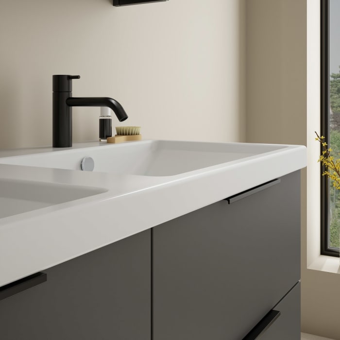 burgbad Eqio Möbelkombination inkl. Keramik-Doppelwaschtisch 123 cm, Doppeltür Spiegelschrank rechts, mit Griff G0200