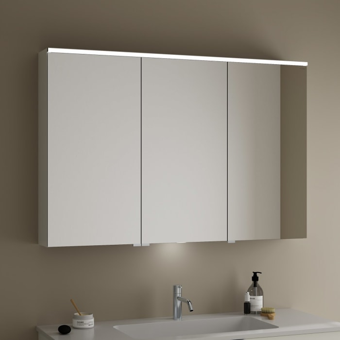 burgbad Eqio Spiegelschrank mit LED-Aufsatzleuchte und LED-Waschtischbeleuchtung 120 cm Links