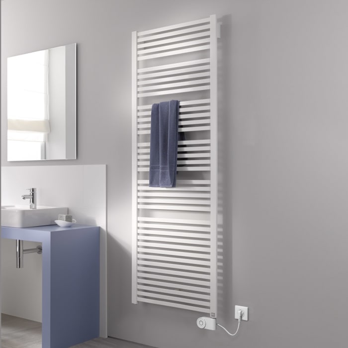 Kermi Geneo quadris-E Badheizkörper 59,6 x 3,2 x 117,4 cm inkl. Elektro-Set FKS rechts