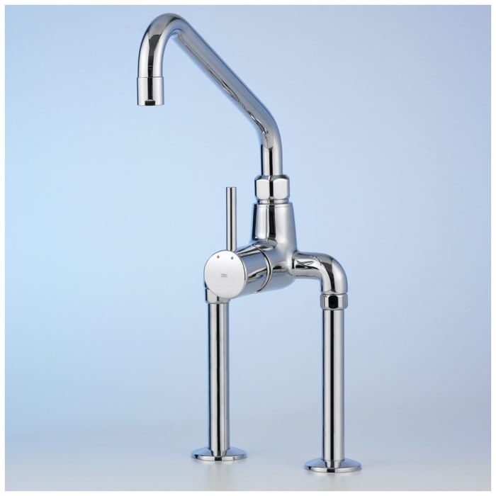 KWC Gastro Einhebel Spültisch-Zweiloch-Brückenbatterie mit erhöhtem Sockel für die Profiküche