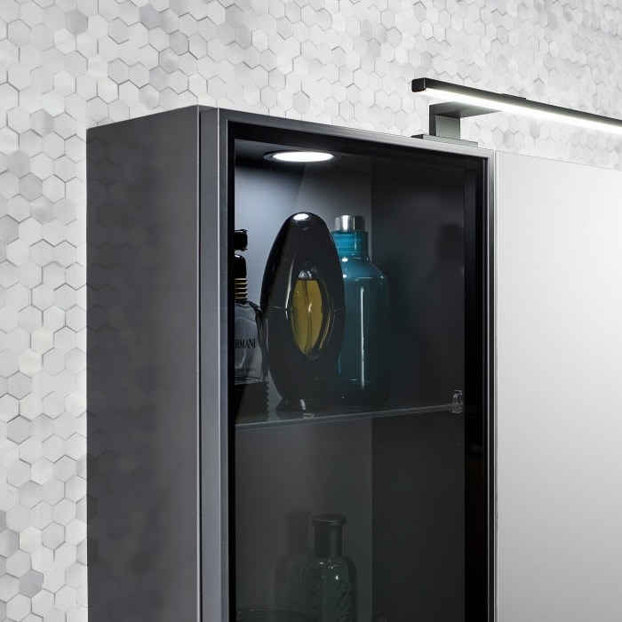 Pelipal Balto Spiegelschrank 120 x 17 x 70,3 cm mit Vitrine rechts, LED Aufsatzleuchte 90 cm in schwarz matt