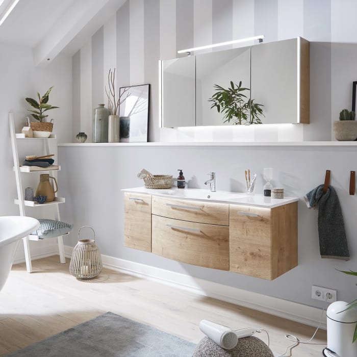 Puris Linea Spiegelschrank 130 cm mit 2 LED-Beleuchtungsprofilen