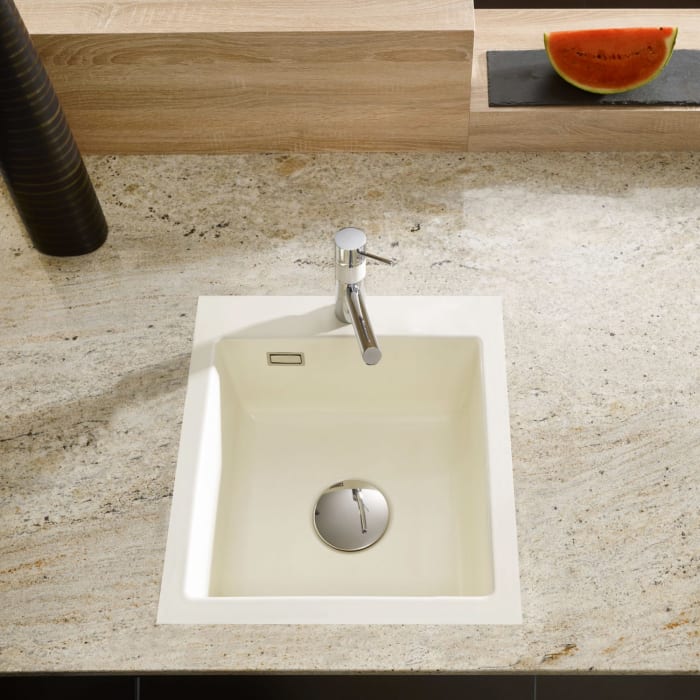 Systemceram Keradomo Mera 46 F Spüle für flächenbündigen Einbau mit Handbetätigung, inkl. Armaturbohrung