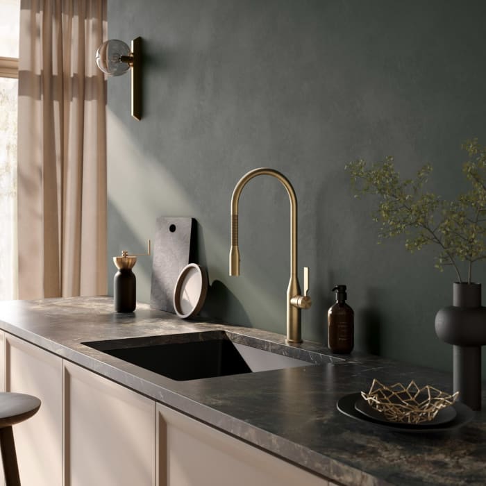 Herzbach LIVING Spültisch-Einlochbatterie mit Spiralfedergelenk für flexiblen Brausekopf