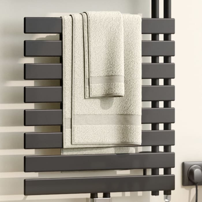 Kermi Credo Half flat -E Badheizkörper 45 x 143,6 cm, mit Elektro-Set WRS rechts