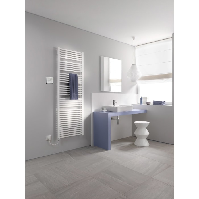 Kermi Geneo quadris-E Badheizkörper 44,7 x 3,2 x 81,4 cm inkl. Elektro-Set WRX links