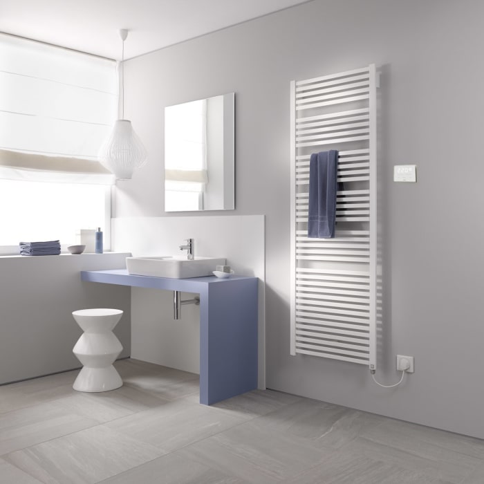 Kermi Geneo quadris-E Badheizkörper 59,6 x 3,2 x 149,4 cm inkl. Elektro-Set WWS rechts