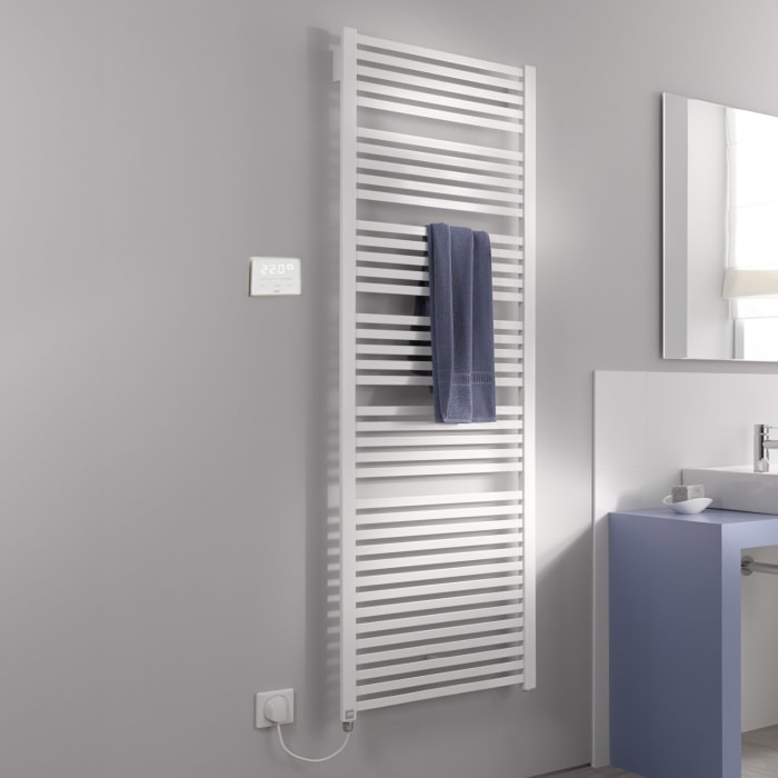 Kermi Geneo quadris-E Badheizkörper 89,6 x 3,2 x 117,4 cm inkl. Elektro-Set WRS links