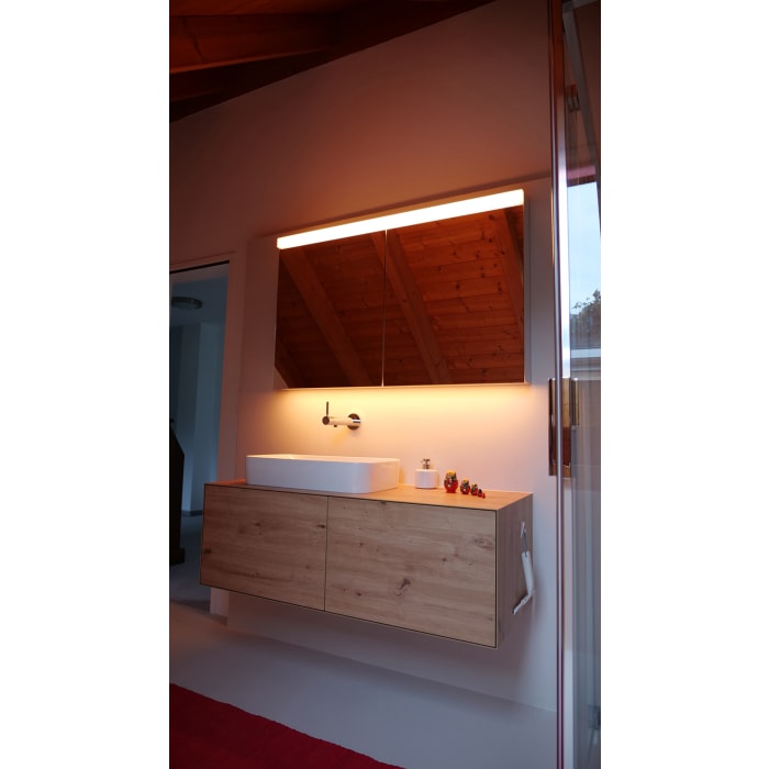 Schneider LOW plus LED Spiegelschrank LOP 140/2/LED 139,5 x 74,7 cm, 4000 K, 2 Doppelsteckdosen unten, CH