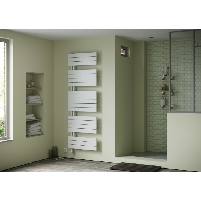 Plan Open E Badheizkörper 70 x 74,5 cm, rein elektrisch, Heizstab Typ 4, Öffnung rechts mit Fernbedienung