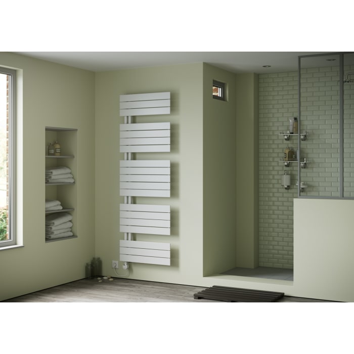 Plan Open E Badheizkörper 60 x 119,5 cm, rein elektrisch, Heizstab Typ 4, Öffnung rechts mit Fernbedienung