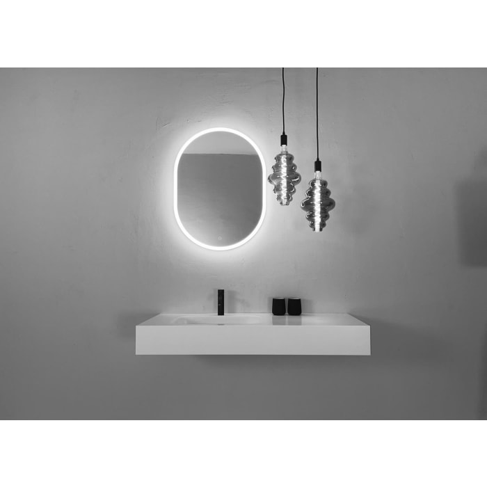 Megabad Profi Collection Art LED-Badspiegel Oval mit beleuchtetem Rand in den Maßen 60 x 80 cm