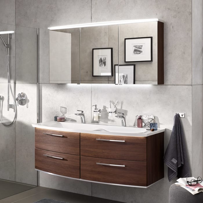 Puris b • bright Spiegelschrank 120 cm mit 3 Türen und LED-Flächenleuchte rund