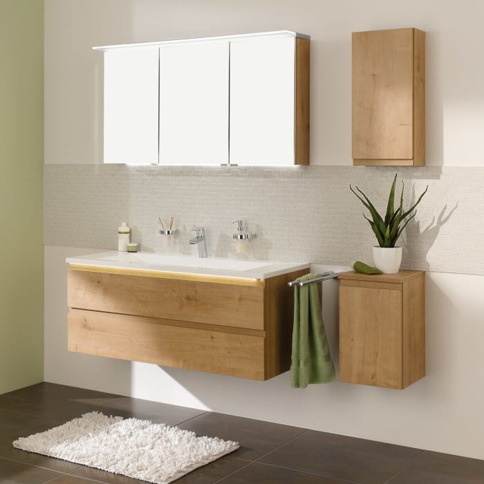 Puris b • straight Spiegelschrank 140 x 15 x 66 cm mit 3 Türen und LED-Flächenleuchte