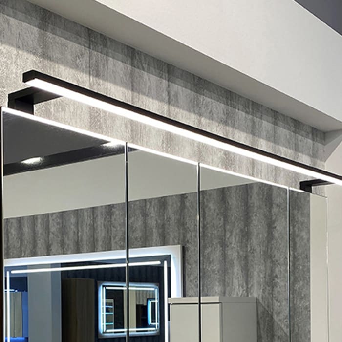 Puris c!mano Serie A Spiegelschrank 120 x 80 cm mit 4 Türen und Regal links geöffnet