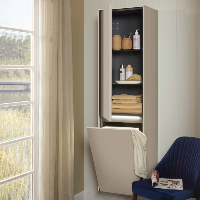 Sanipa Twiga Hochschrank 47,5 cm, 1 Wäschekippe, 1 Türe mit Türanschlag links, inkl. LED-Beleuchtung