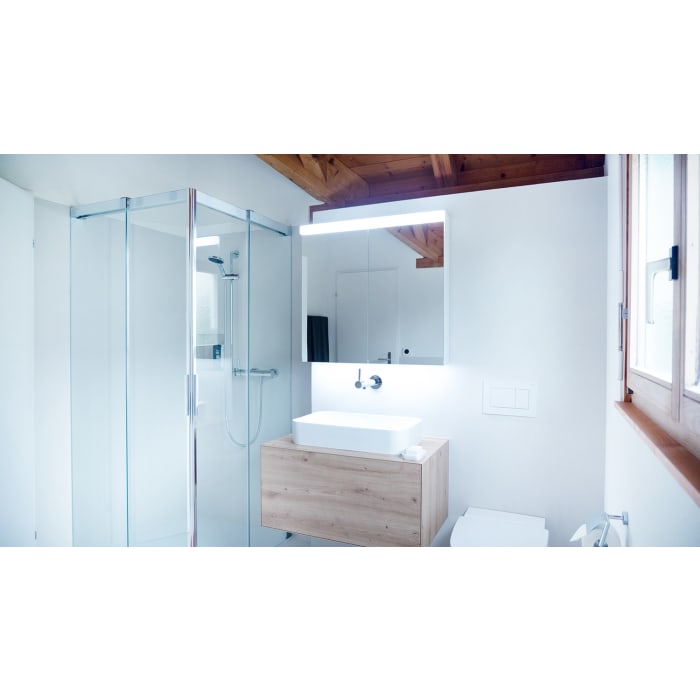 Schneider LOW plus LED Spiegelschrank LOP 70/2/LED 69,5 x 74,7 cm, 3000 K, Doppelsteckdose links und rechts, CH