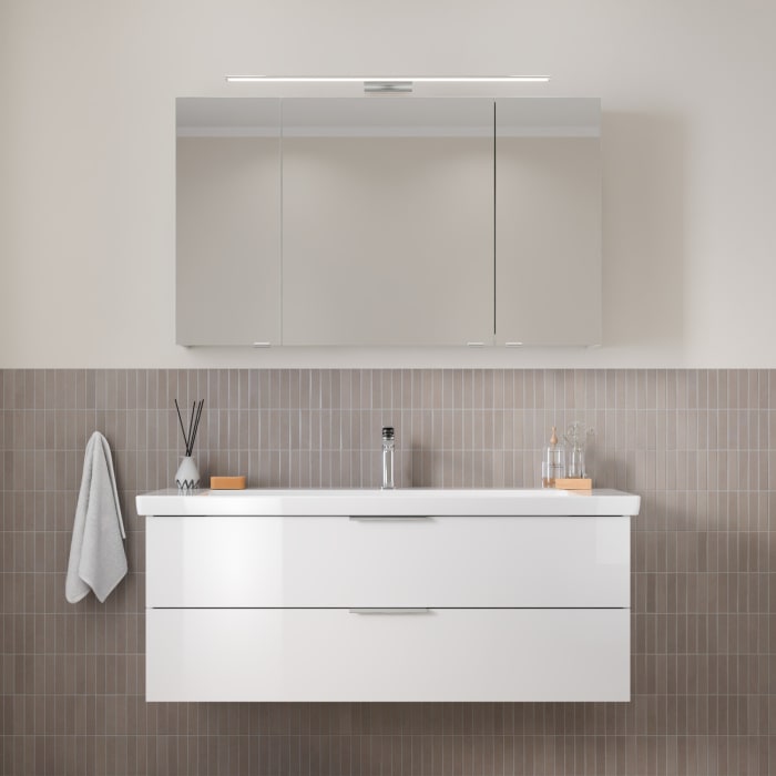 Steinkamp Living 2.0 Spiegelschrank 120 cm mit 3 Türen und LED-Aufsatzleuchte