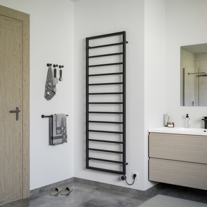 Sturotec Bath 3 E Badheizkörper 60 x 148 cm, rein elektrisch, mit integr. Raumthermostat