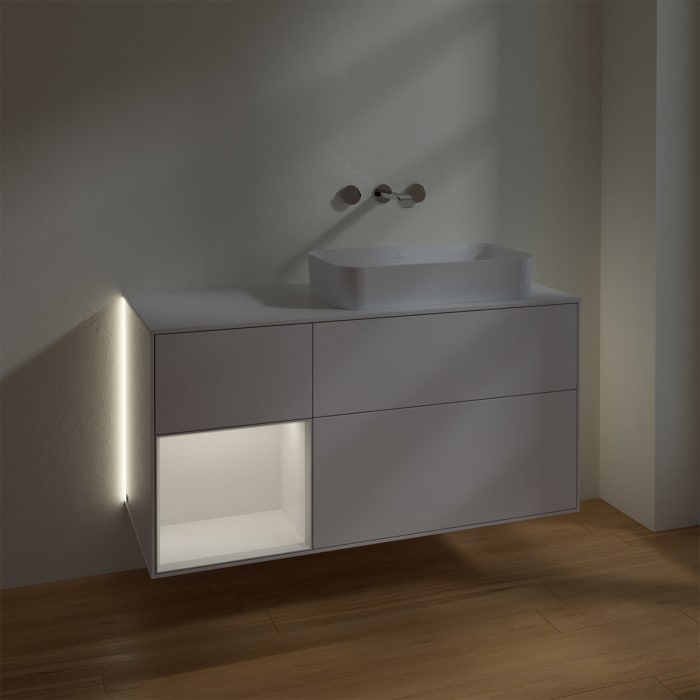 Villeroy & Boch Finion Waschtischunterschrank 120 cm mit Regalelement links und Abdeckplatte, mit Wandbeleuchtung