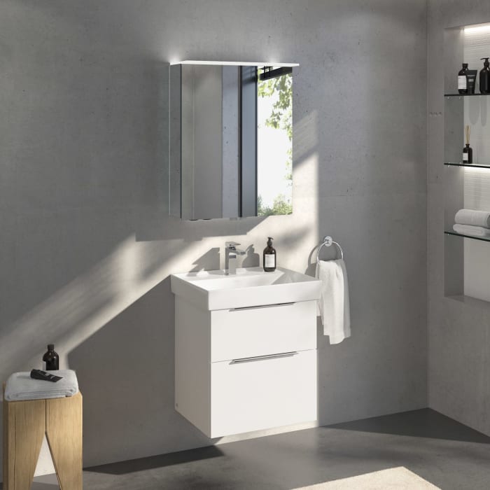 Villeroy & Boch Taro Spiegelschrank 60,7 cm mit 2 Türen, Lichtsegel, Waschplatzbeleuchtung und Vergrößerungsspiegel