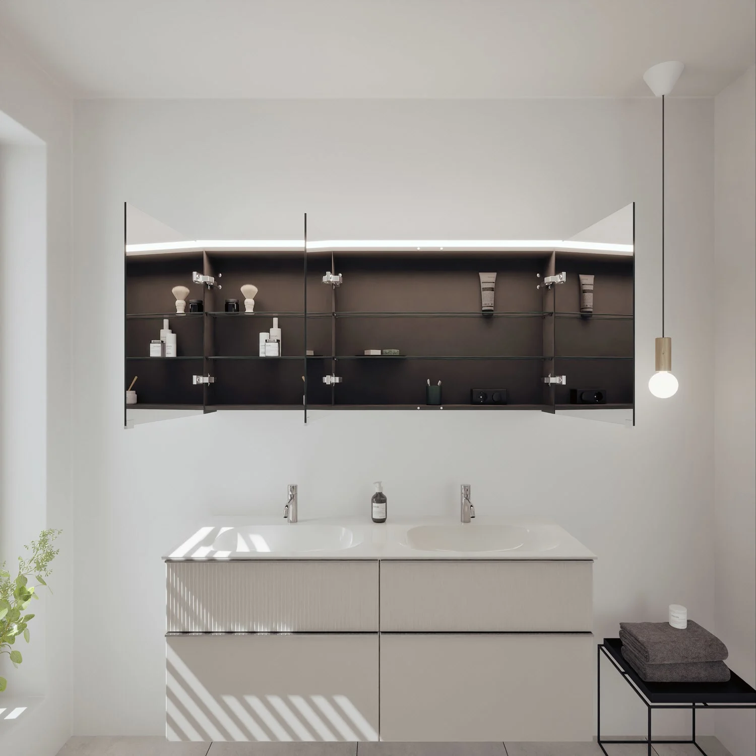 burgbad Fiumo 2.0 Szafka łazienkowa z lustrem 140,6 cm z lampką LED do montażu nad szafką, 3 drzwi lustrzane Zdjęcie 2