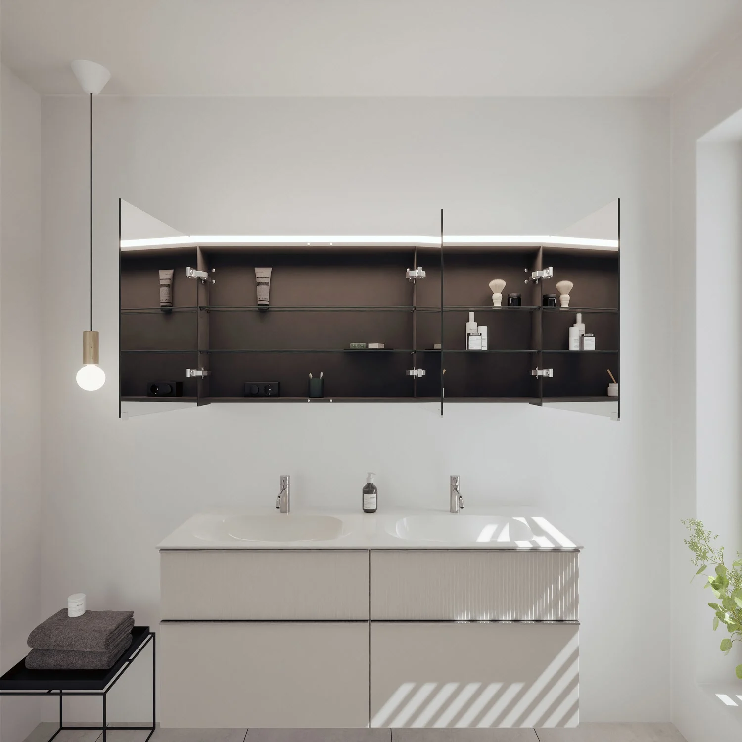 burgbad Fiumo 2.0 Szafka łazienkowa z lustrem 140,6 cm z lampką LED do montażu nad szafką, 3 drzwi lustrzane Zdjęcie 2