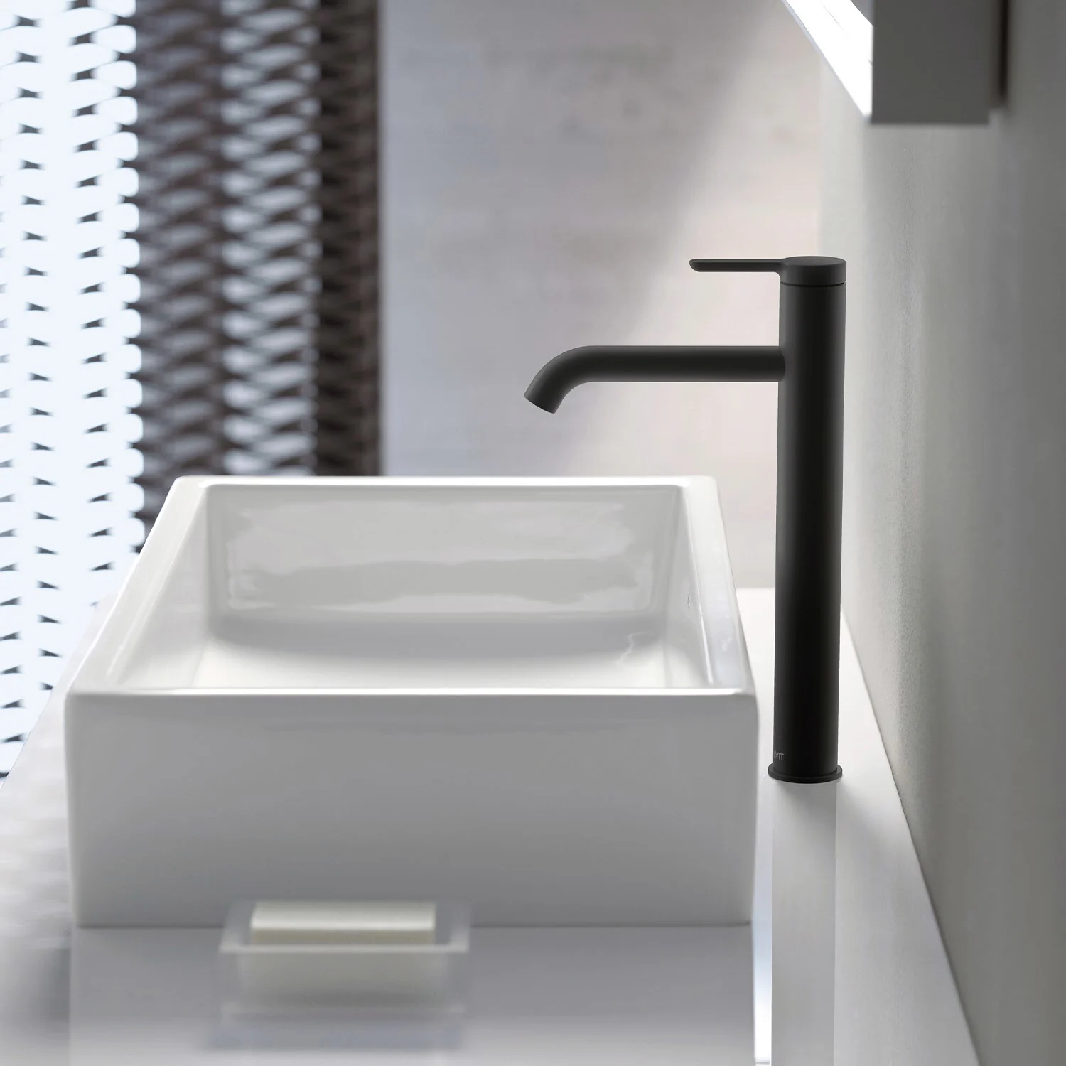 Umywalka z czarną baterią jednouchwytową w łazience, Duravit