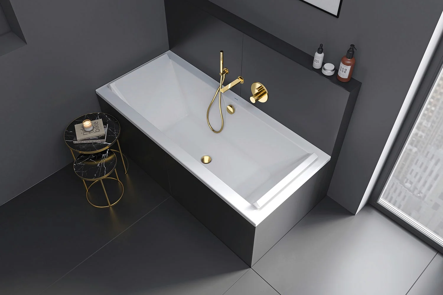 Biała wanna ze złotą armaturą w łazience, Duravit