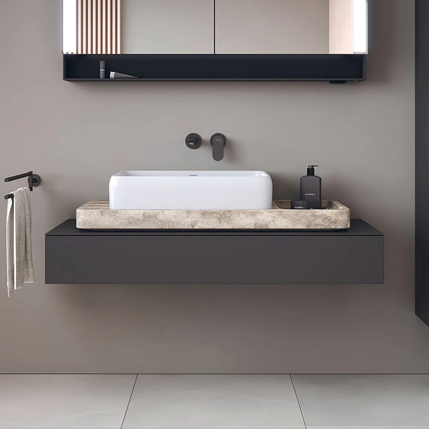 Umywalka w nowoczesnej łazience z lustrem, Duravit