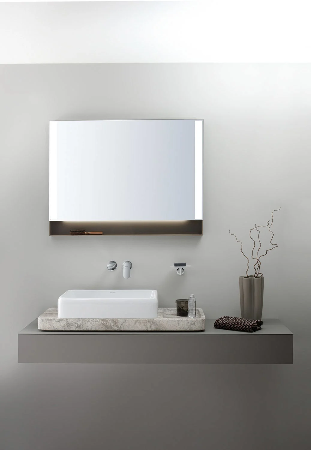 Umywalka na szarej konsoli z lustrem, Duravit