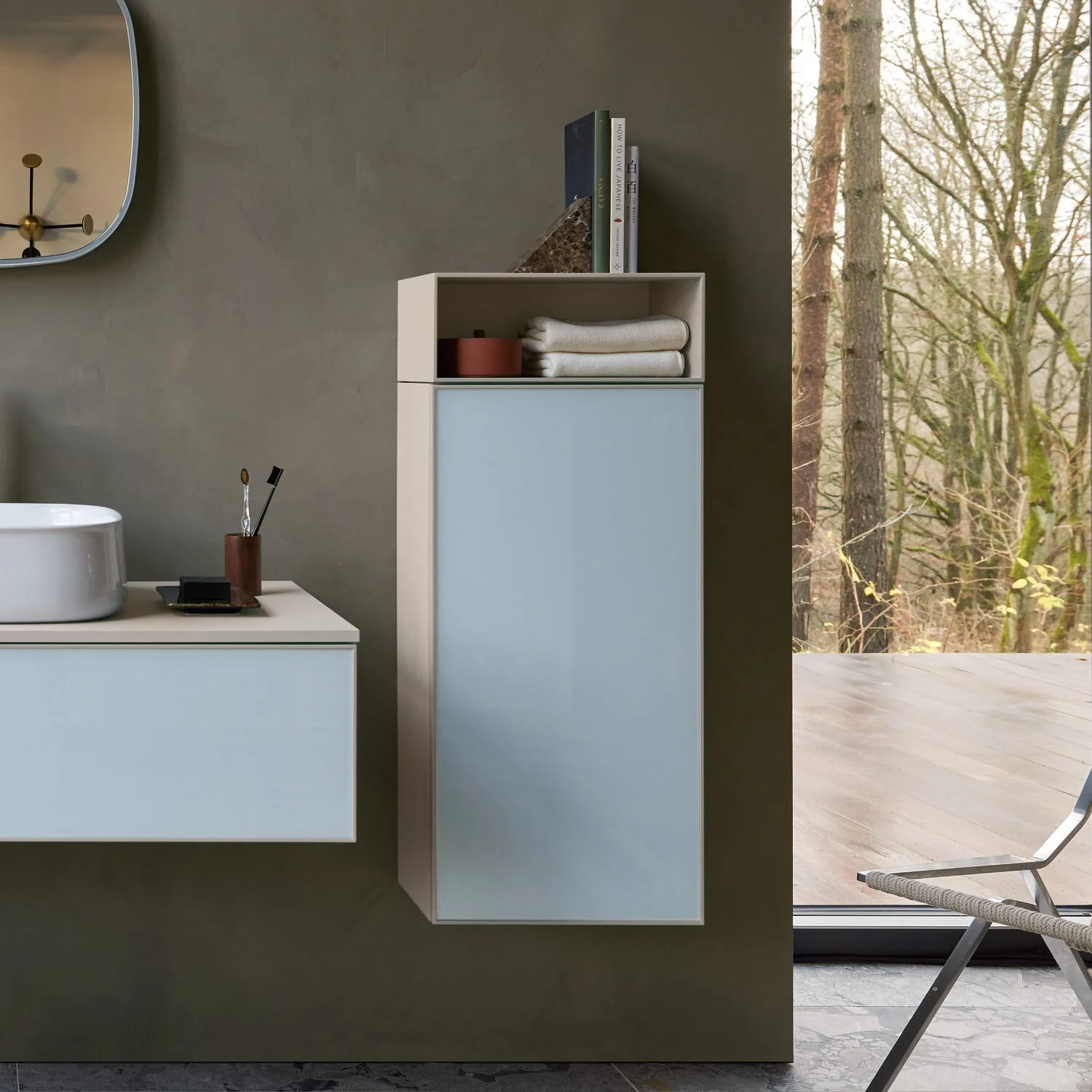 Szafka półwysoka w łazience o nowoczesnym designie, Duravit